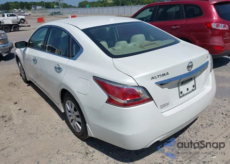 2015 Nissan Altima 2.5/S/Sv/Sl z USA, uszkodzony, nr VIN 1N4AL3AP9FC201952